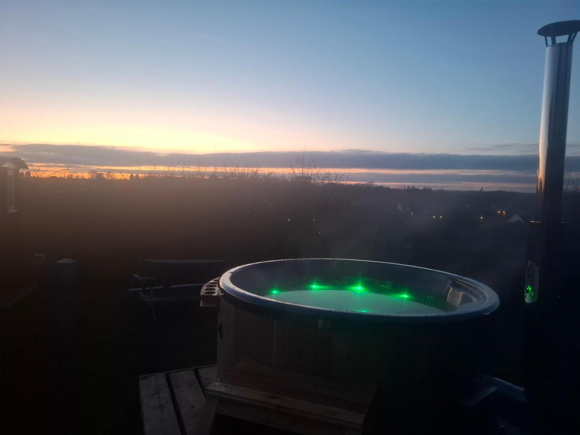 Hill Hideaway Shepherds Hut With Hot Tub Campsite *