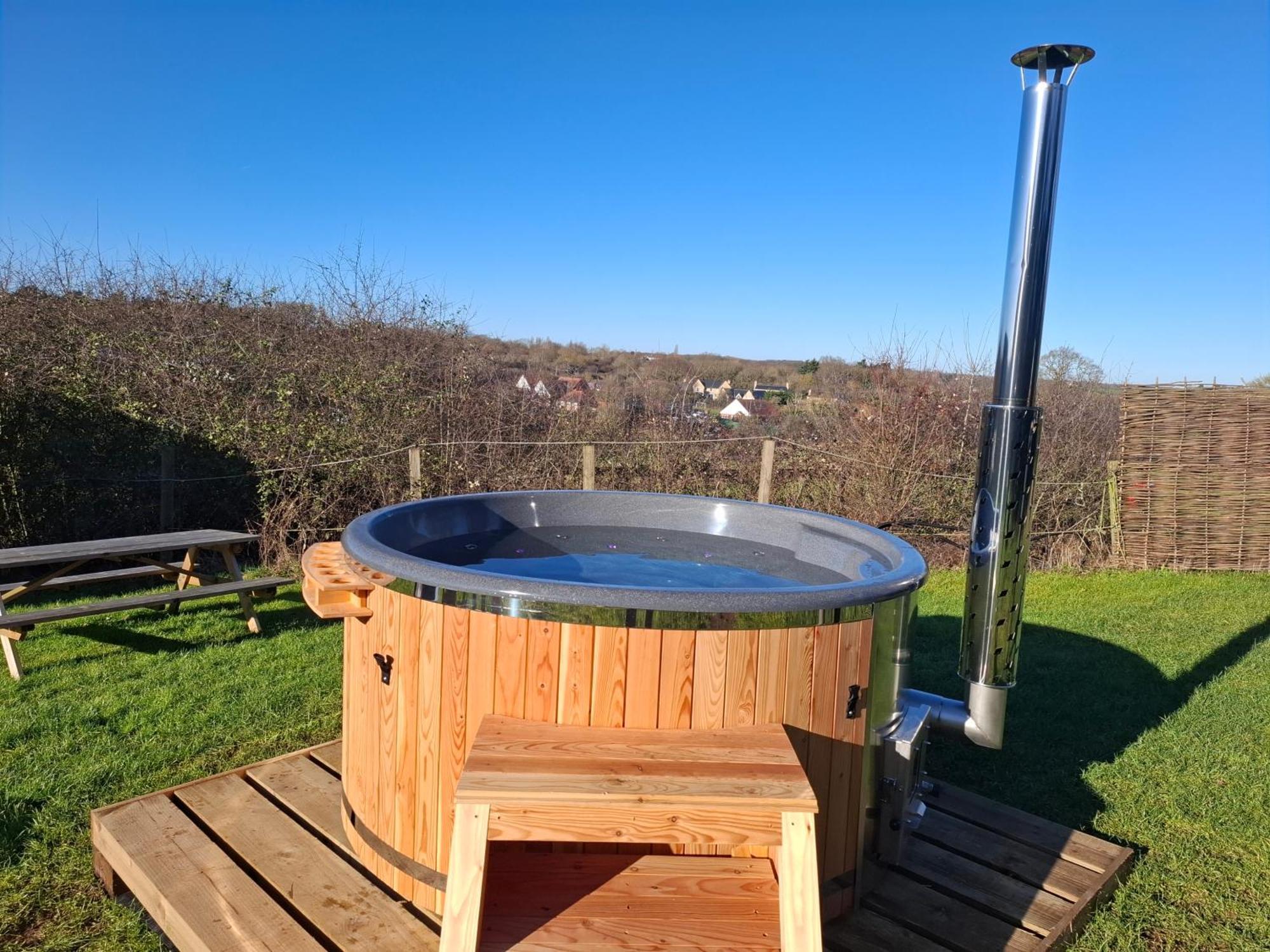 Hill Hideaway Shepherds Hut With Hot Tub Campsite *