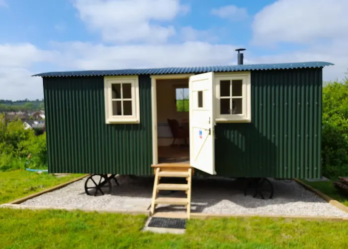 Hill Top Hideaway Shepherds Hut With Hot Tub