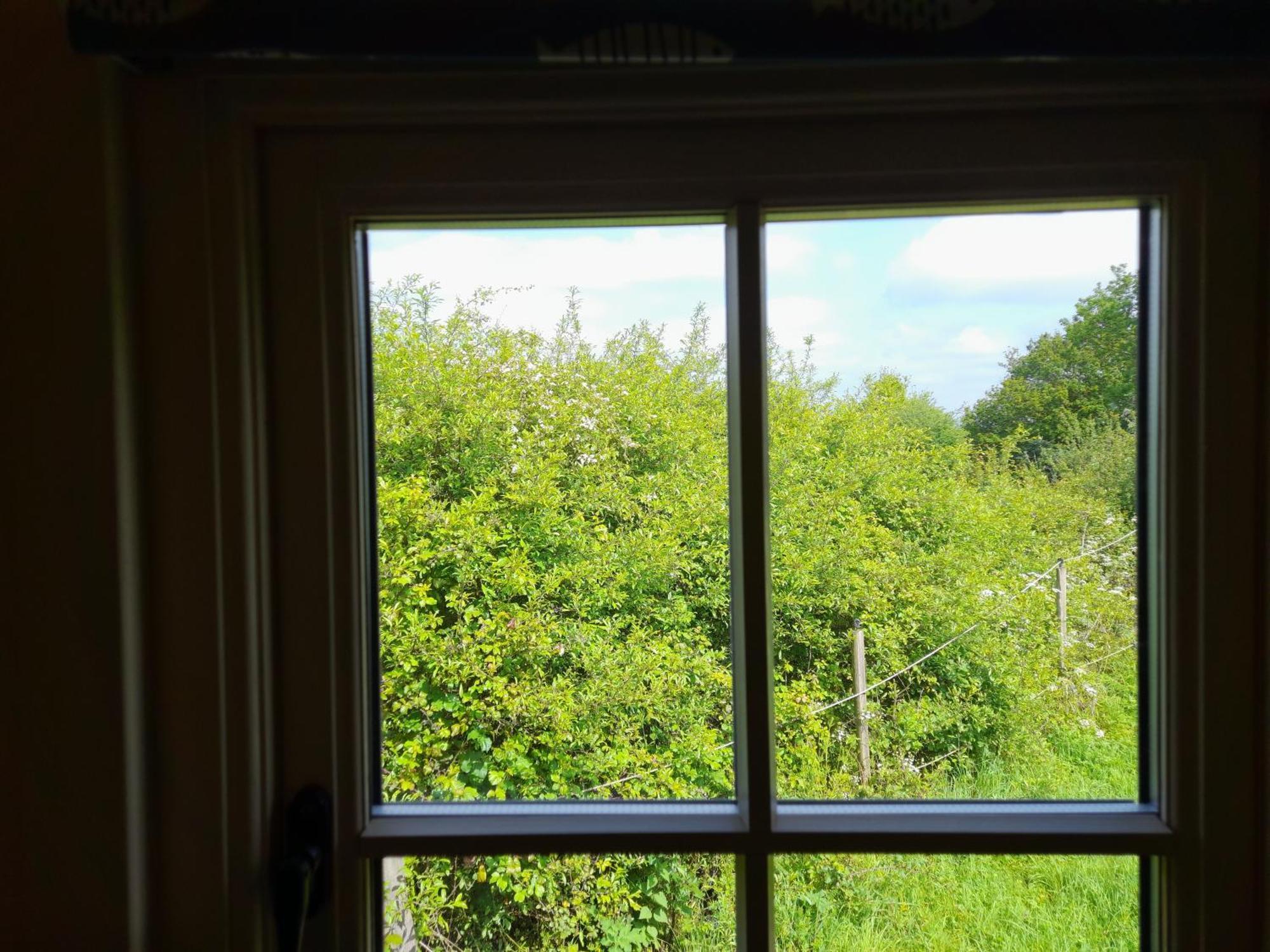 Campsite Hill Hideaway Shepherds Hut With Hot Tub *