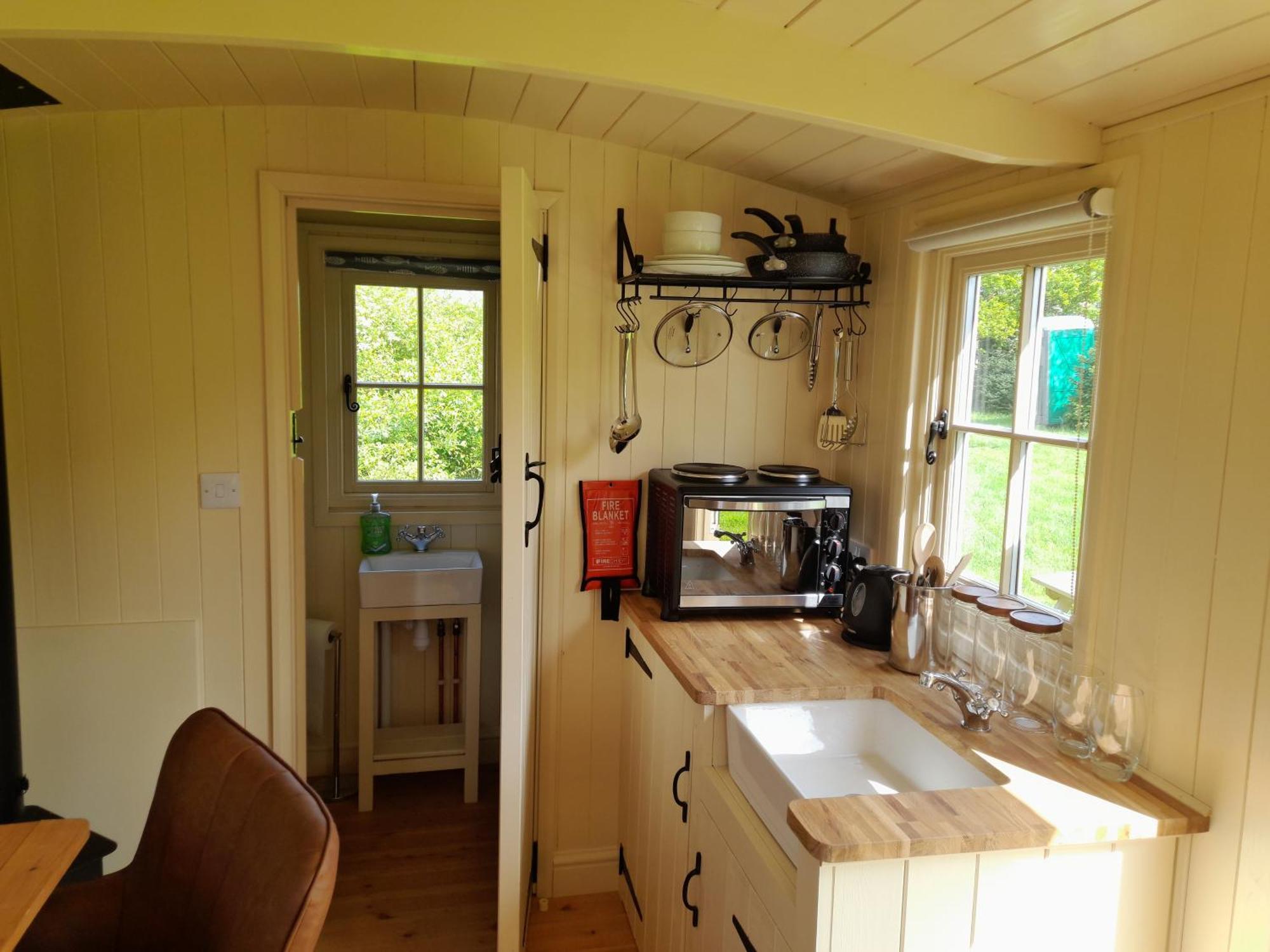 Campsite Hill Hideaway Shepherds Hut With Hot Tub Woodham Mortimer